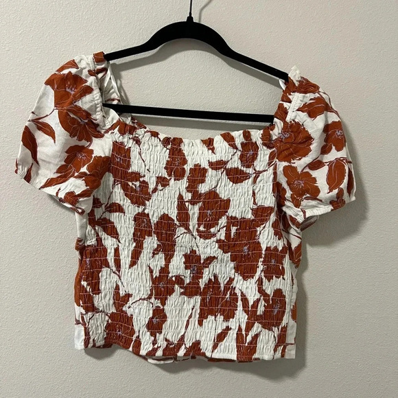 NWT Floral Crop Top - Picture 2 of 3